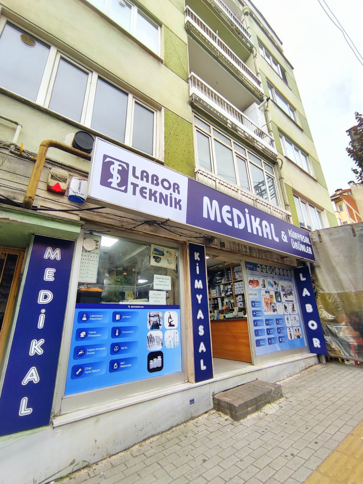 Labor Teknik Medikal Bina Giriş / Mağaza İçi